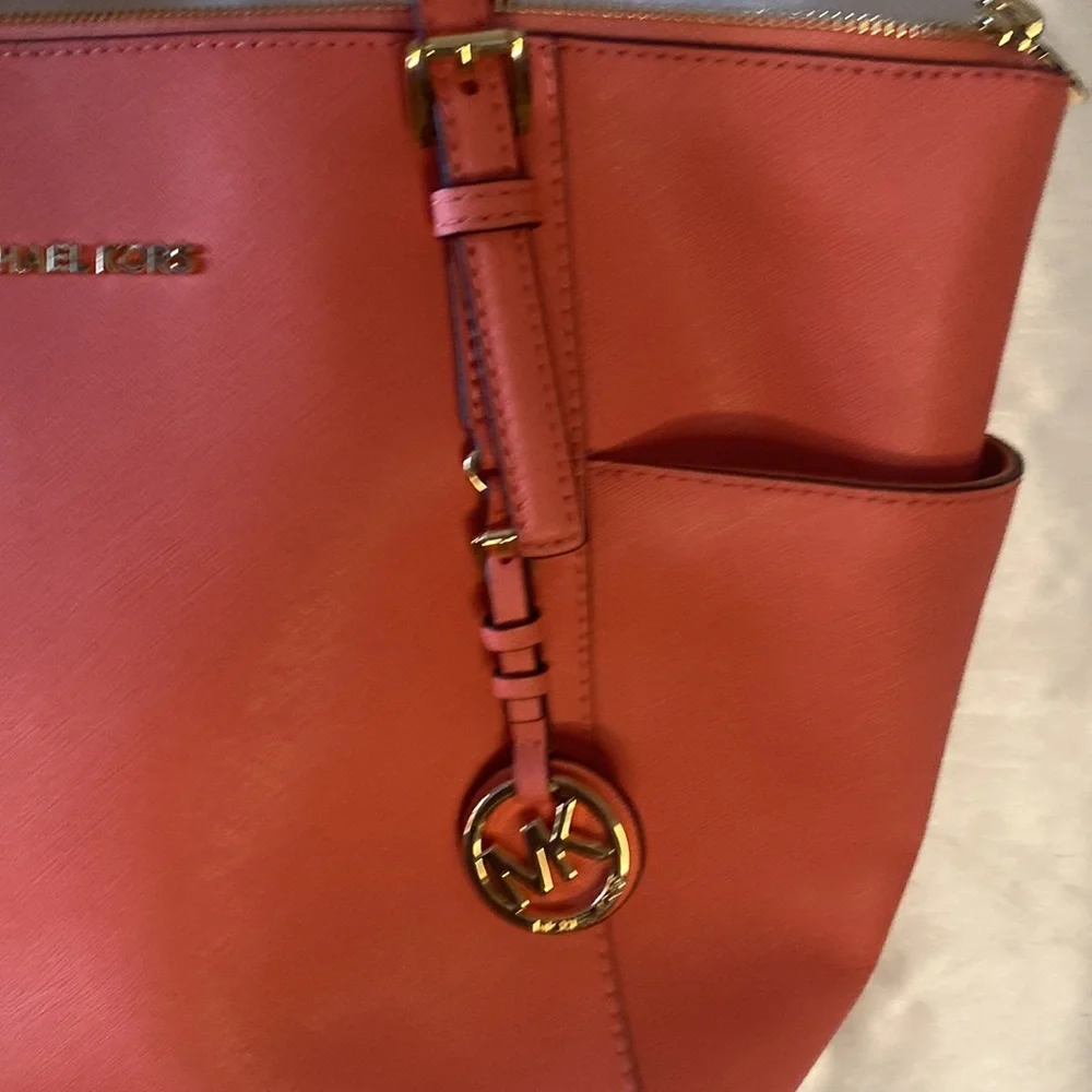 MICHAEL Michael Kors Pink Tote Bag Elegant and Versatile - Picture 3 of 10